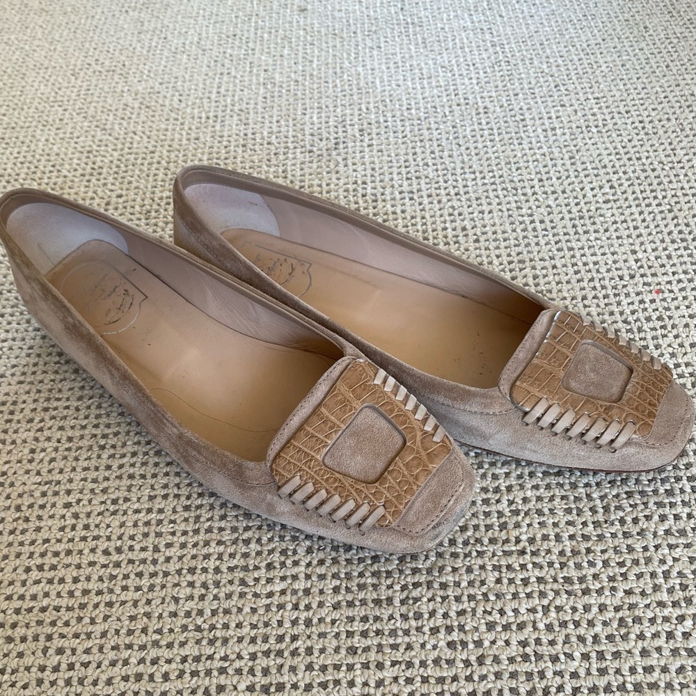 Roger Vivier suede ballet flats in beige - size 9